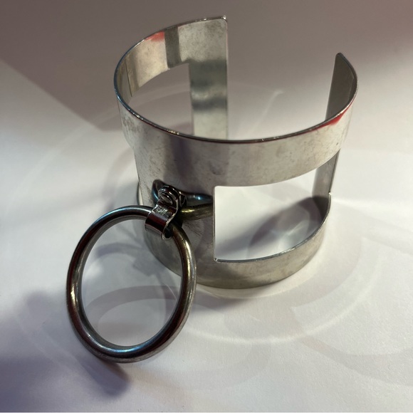 Metal O Ring Cuff Unisex - Picture 8 of 11